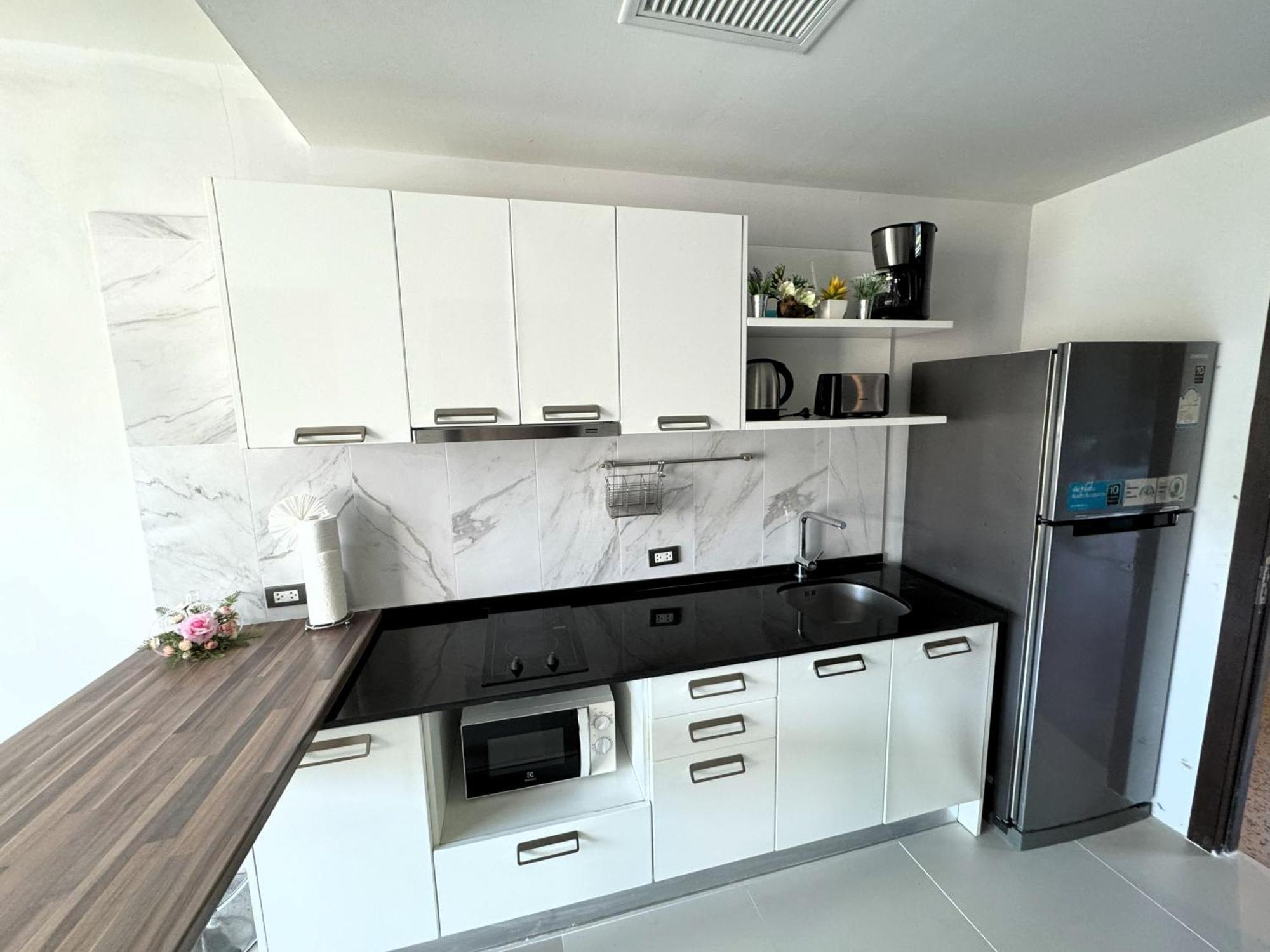 Private Apartment At Emerald Terrace Patong Exteriör bild