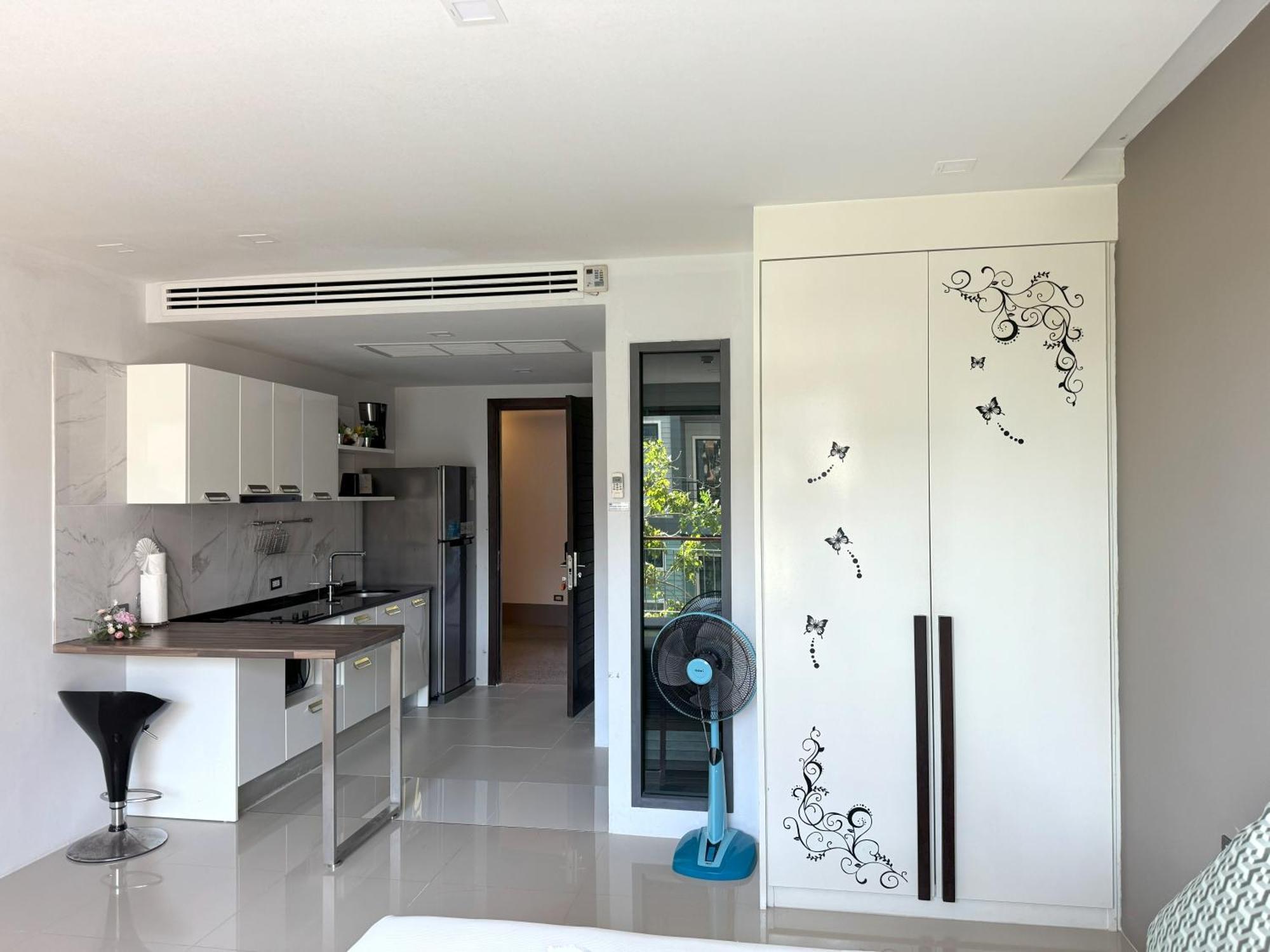 Private Apartment At Emerald Terrace Patong Exteriör bild