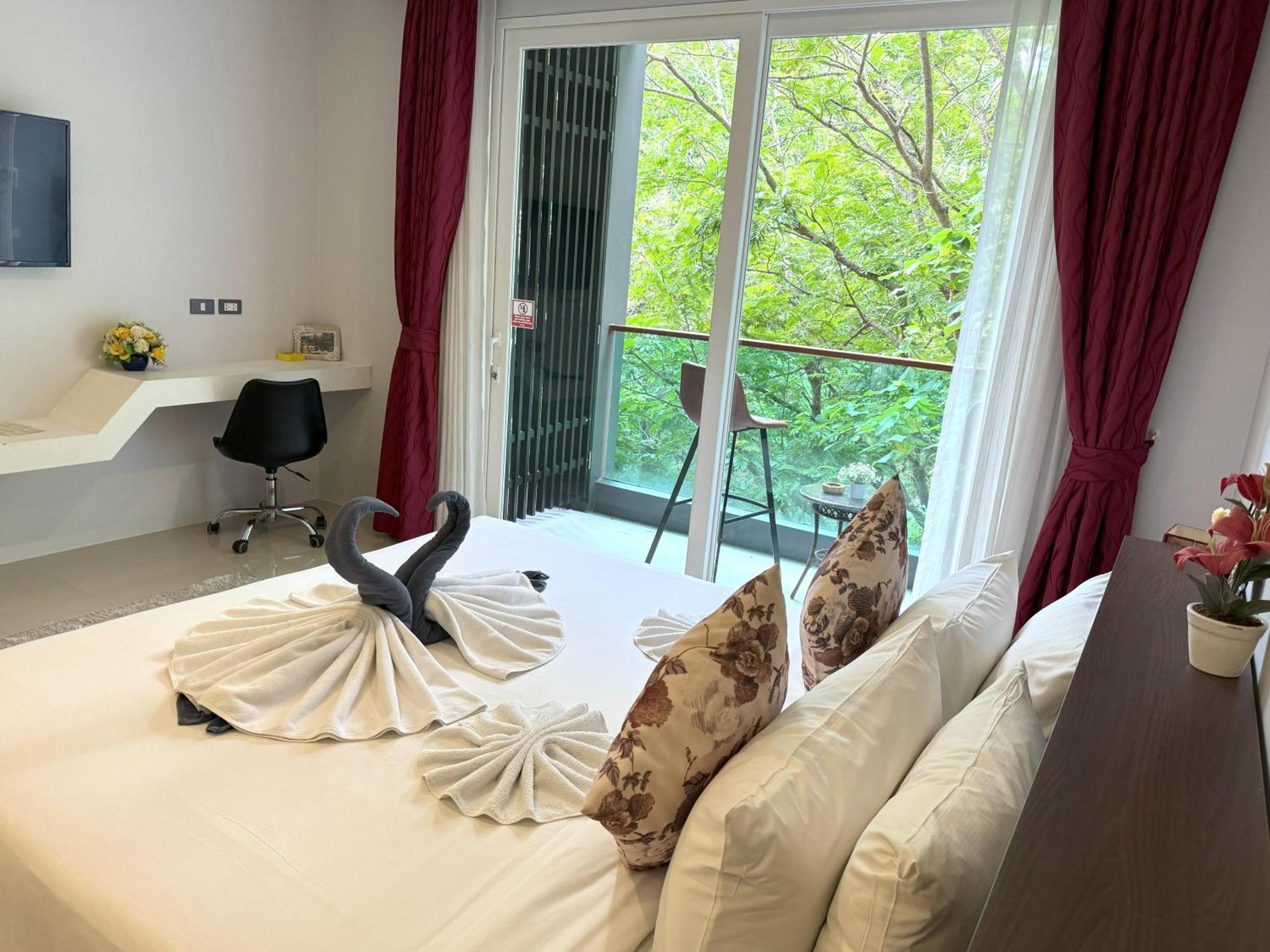 Private Apartment At Emerald Terrace Patong Exteriör bild